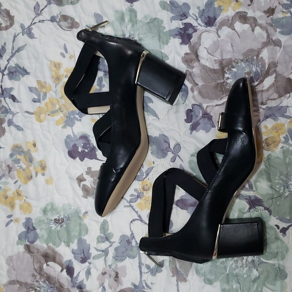 Nine West Gothic Style Heels - Picture 3 of 6